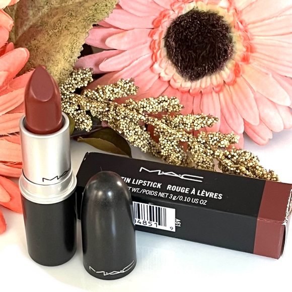 MAC Satin Lipstick PARAMOUNT 815 - Picture 9 of 12